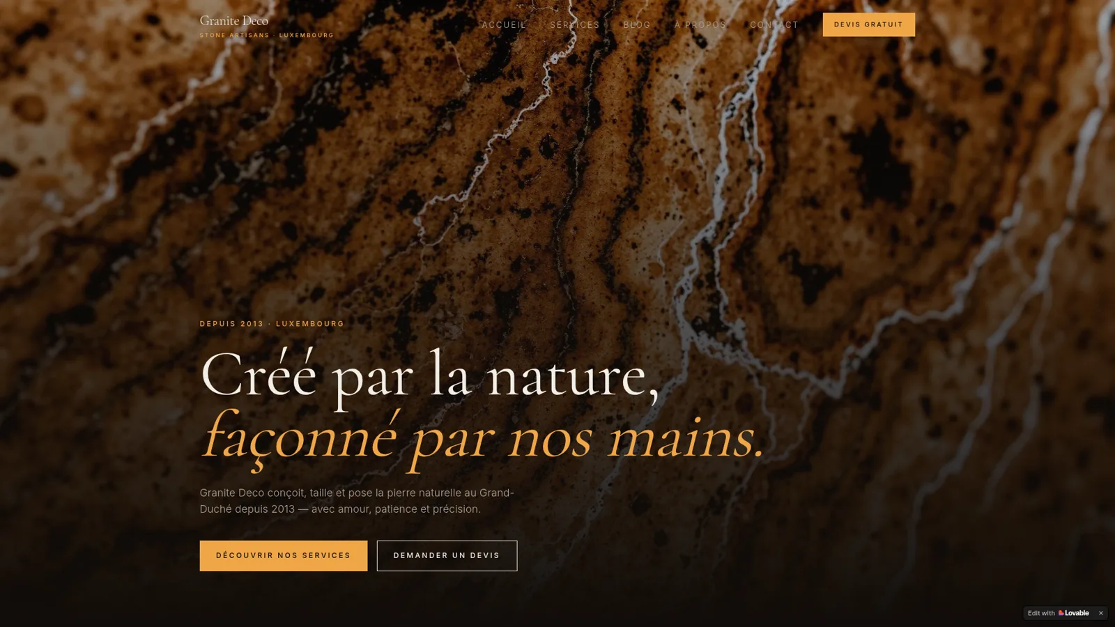 Site Granite Deco mettant en scène une texture de pierre naturelle
